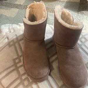 Light brown Bear Paw insulated boots. Wool interior. Great condition. Size 8.